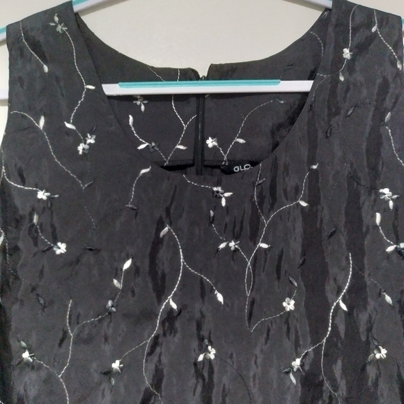 Gloweave Embroidered Floral Design Satin Sleeveless Top - Picture 5 of 11